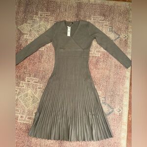 Sweater Dress pleated maxi long sleeve super soft v neck dress. Size medium NWT